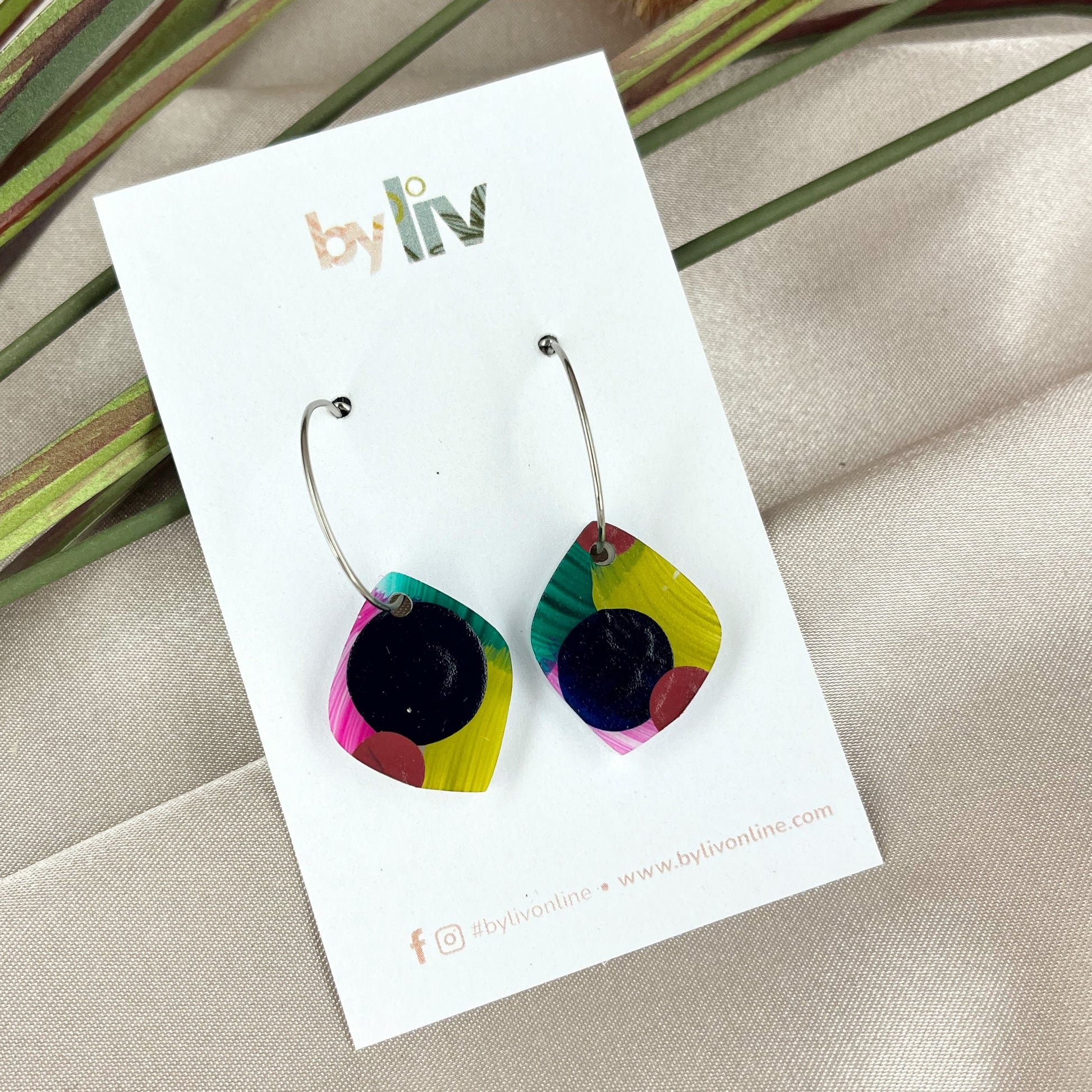 Playful Pulse – Petite Hoop Earrings