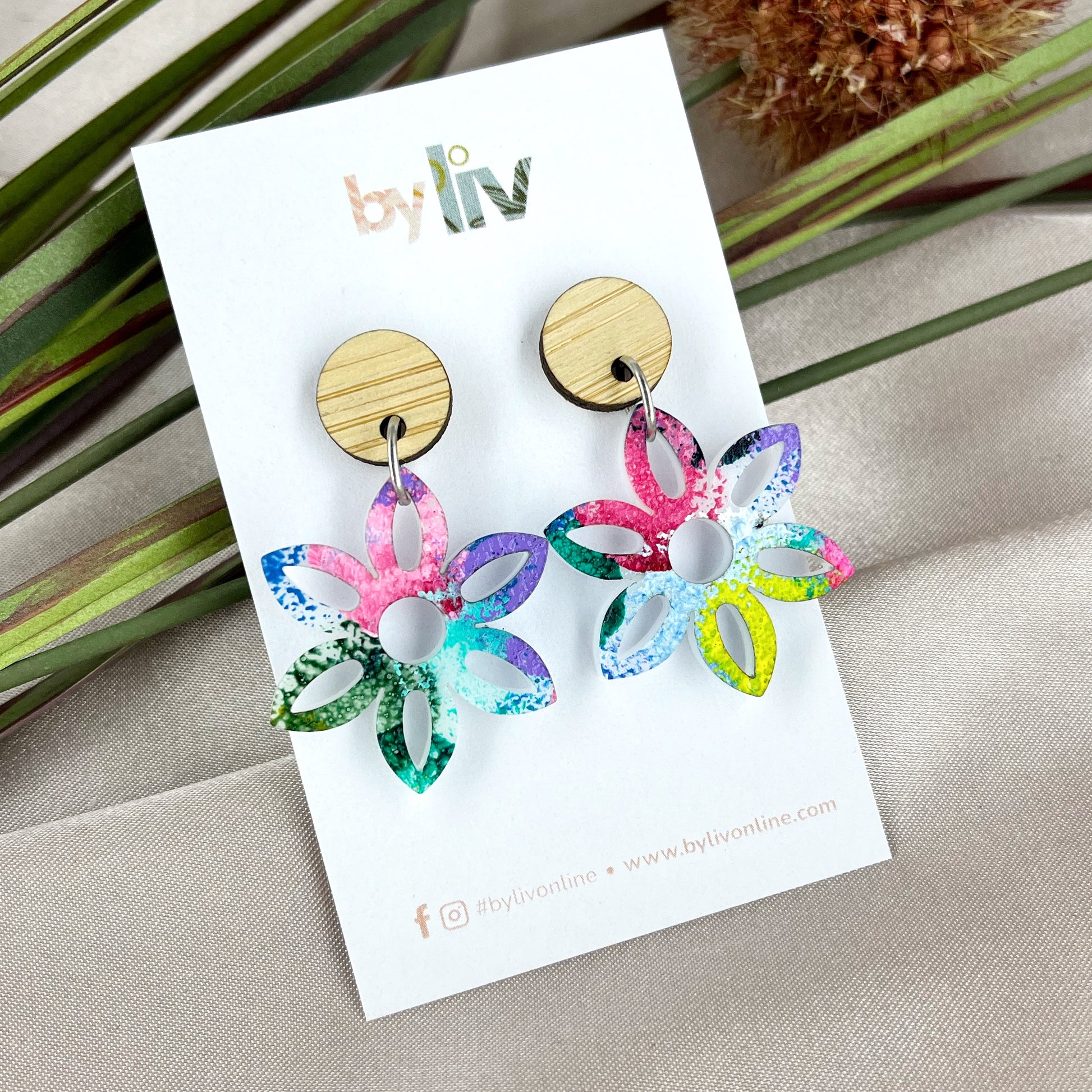 Confetti Joy – Daisy Dangle Earrings
