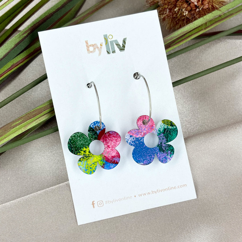 Confetti Joy – Petite Daisy Hoop Earrings