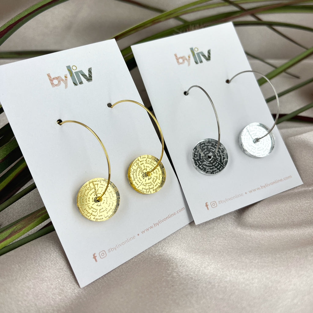 Confetti Days – 3-in-1 Daisy Affirmation Hoop Earrings