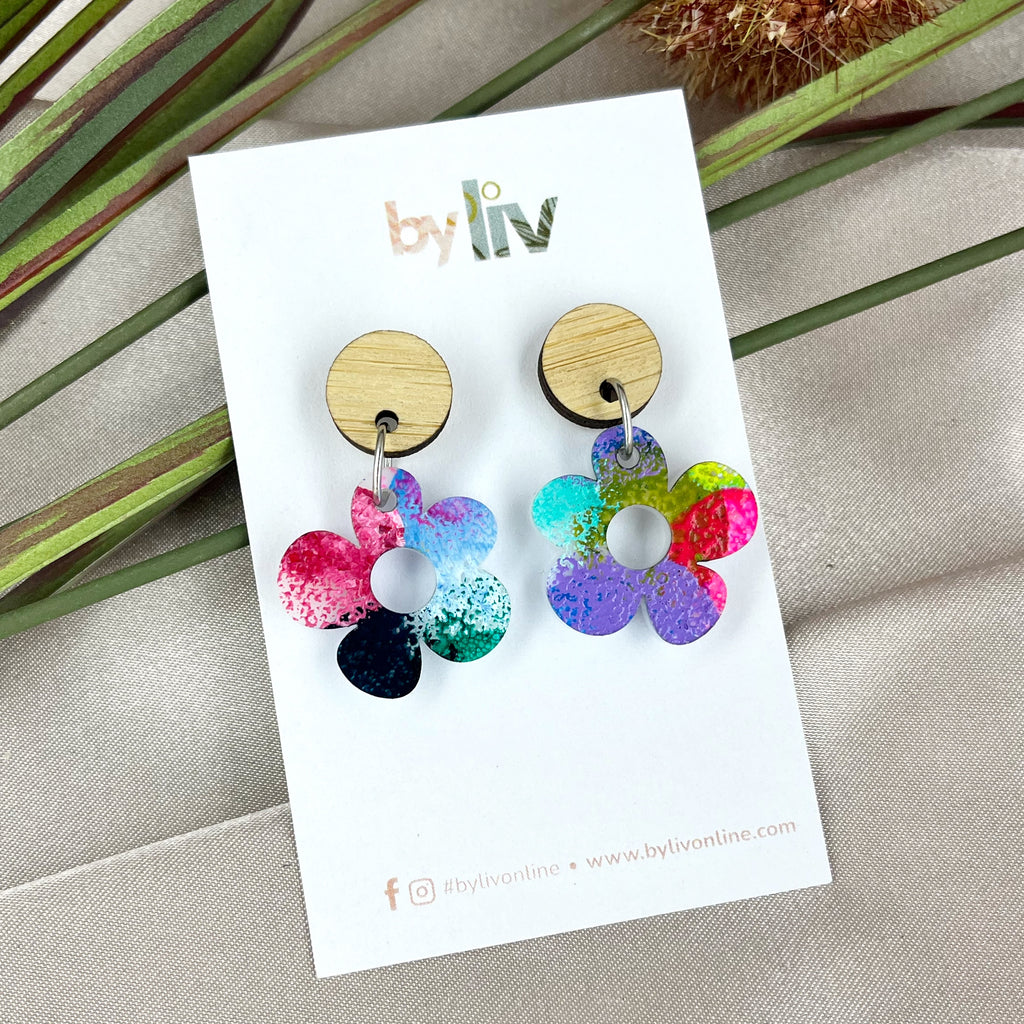Confetti Joy – Petite Daisy Dangle Earrings