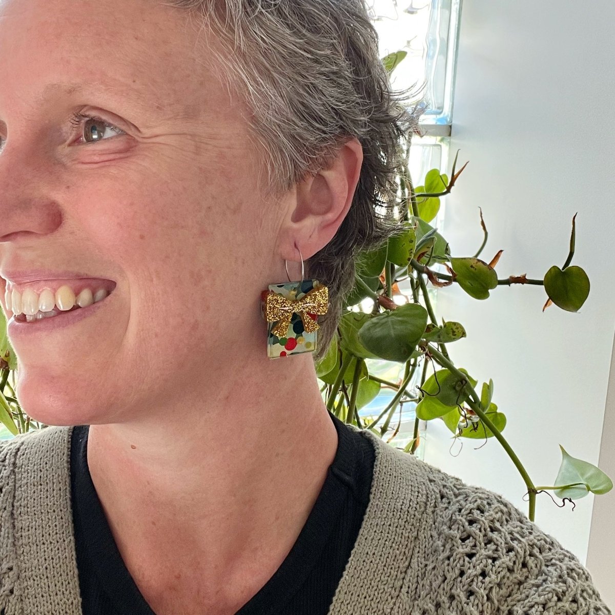 Classic Christmas Gift Earrings – Gold Bow - By Liv